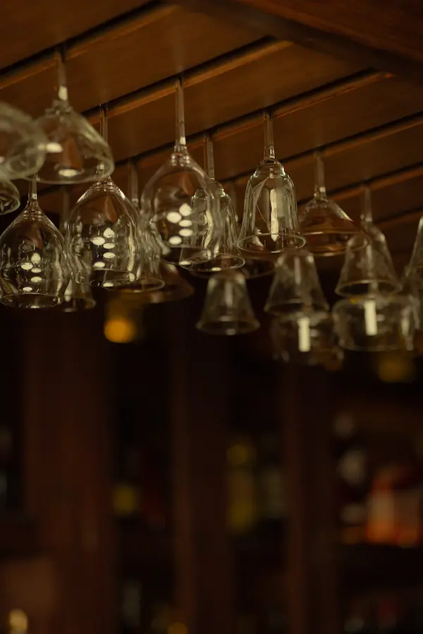Preguntas sobre un bar experimental