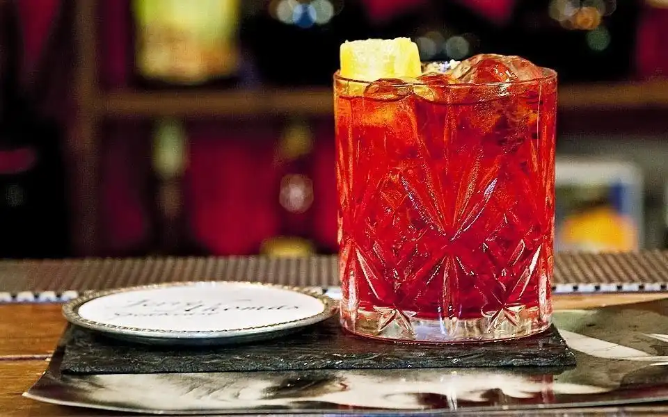 Negroni con ingredientes de colección