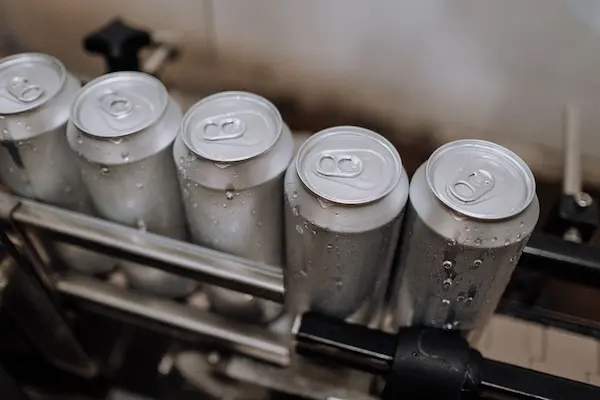 Cómo funciona la clarificación de bebidas y por qué transforma