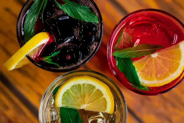 El gusto personal tiene un papel fundamental al momento de seleccionar una bebida. No todas las personas perciben los sabores de la misma manera ni buscan la misma experiencia cuando visitan un bar o restaurante. Algunas prefieren preparaciones suaves y fáciles de beber, mientras que otras disfrutan propuestas intensas con contrastes marcados.